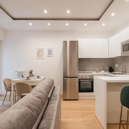 아파트 The Rent - Modern One-bedroom In The Cipro Area *